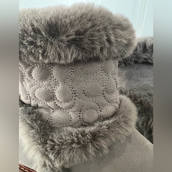 Coach monogram Gray Winter Boots with faux fur barely used! - Picture 2 of 8